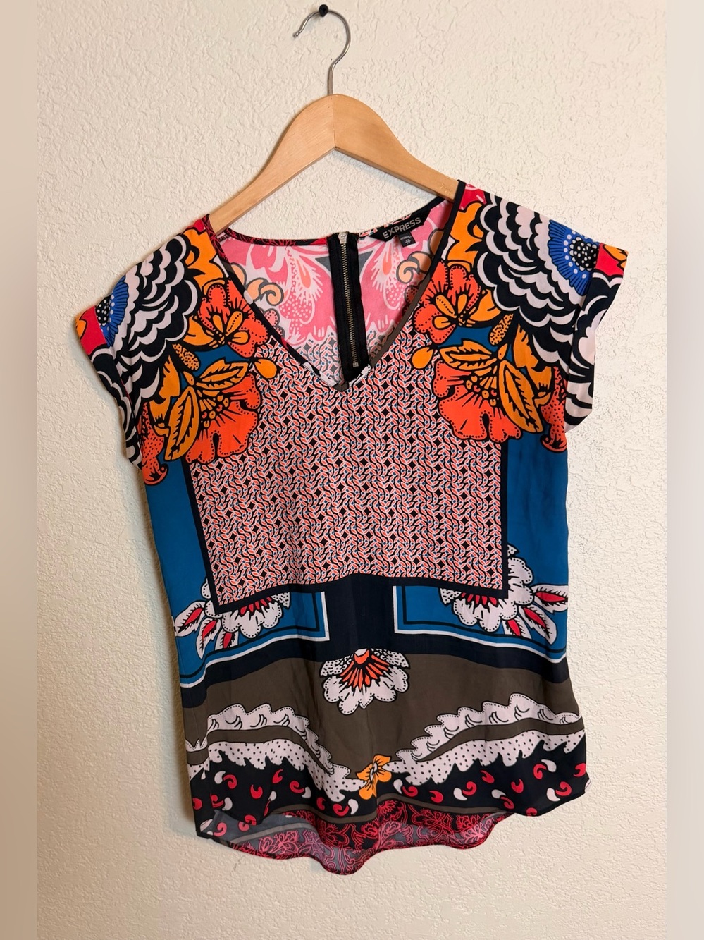 Express Multicolor V-Neck Short Sleeve Floral Print Top
